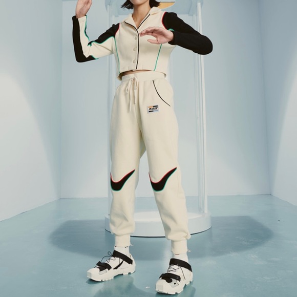 Brand new stylish sweater suit - Picture 4 of 7